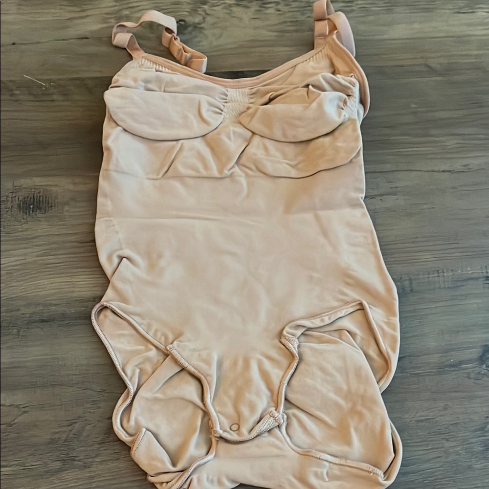 NWOT SKIMS Cream Seamless Shapewear Intimates
